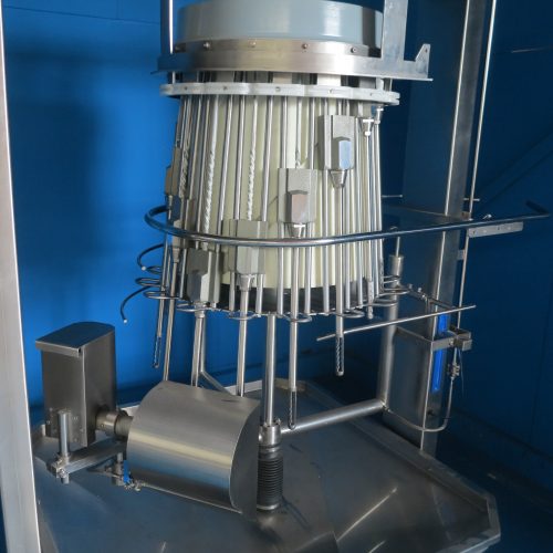 The automatic cropper machine uses drills to remove the crop (rests), trachea (windpipe) and oesophagus from birds as part of an automatic evisceration line